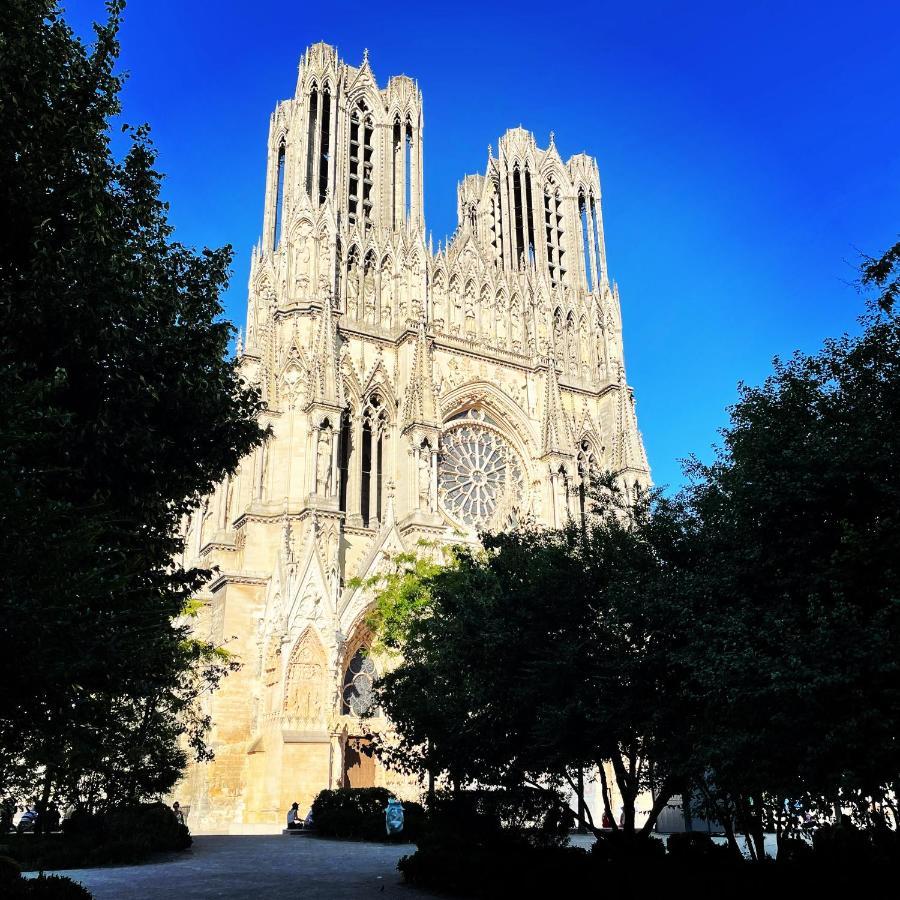 Charme De L'Ancien Pour Cet Appartement Entierement Renove Dans L'Hypercentre De Reims Exteriör bild