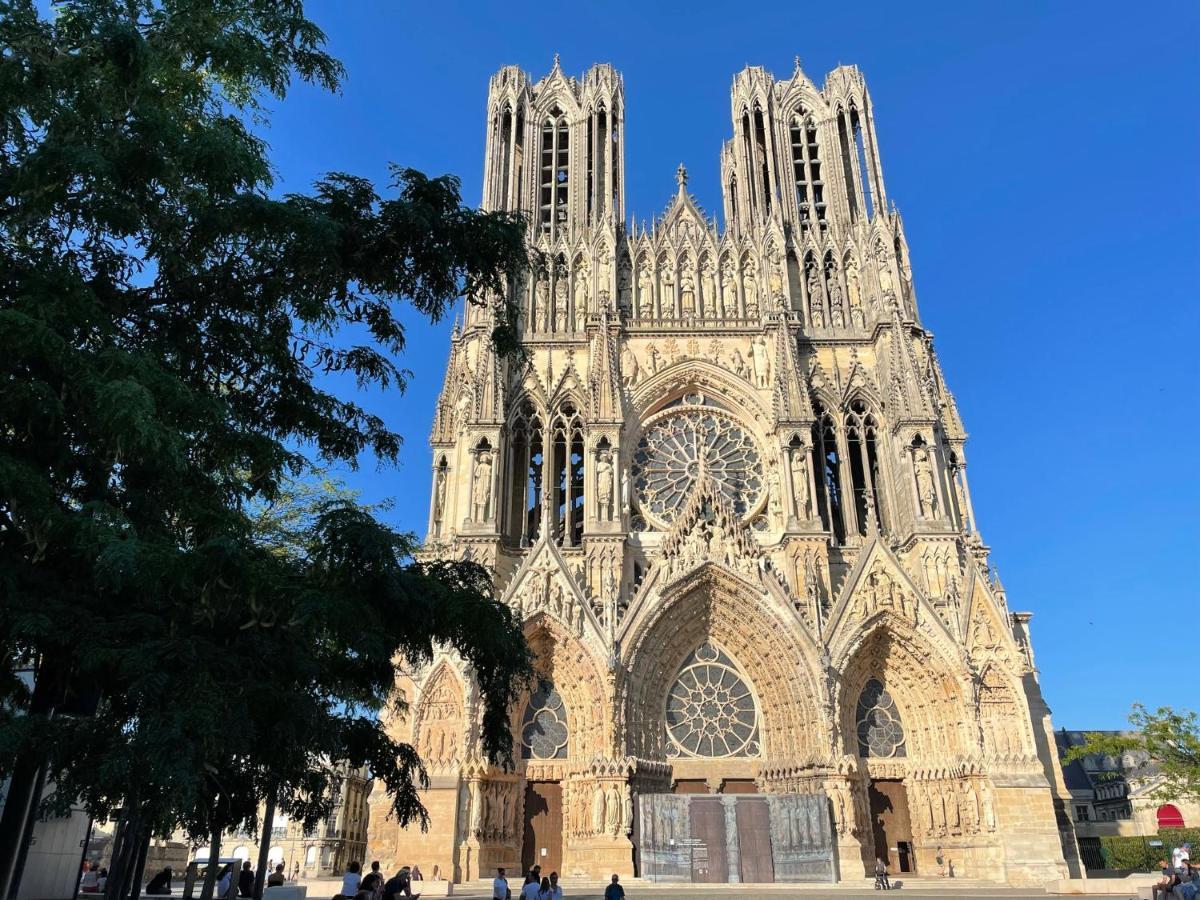 Charme De L'Ancien Pour Cet Appartement Entierement Renove Dans L'Hypercentre De Reims Exteriör bild