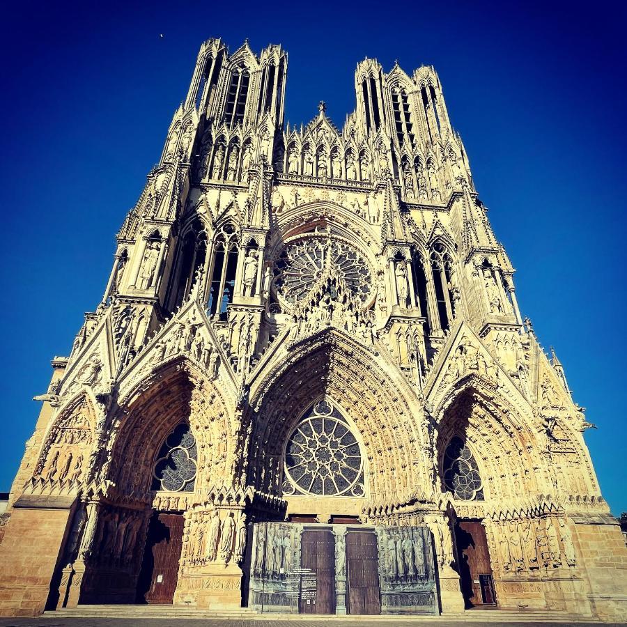 Charme De L'Ancien Pour Cet Appartement Entierement Renove Dans L'Hypercentre De Reims Exteriör bild