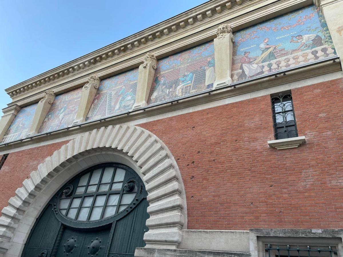 Charme De L'Ancien Pour Cet Appartement Entierement Renove Dans L'Hypercentre De Reims Exteriör bild
