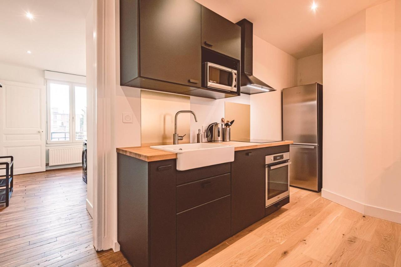 Charme De L'Ancien Pour Cet Appartement Entierement Renove Dans L'Hypercentre De Reims Exteriör bild